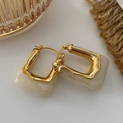 U-shaped Earring (White)