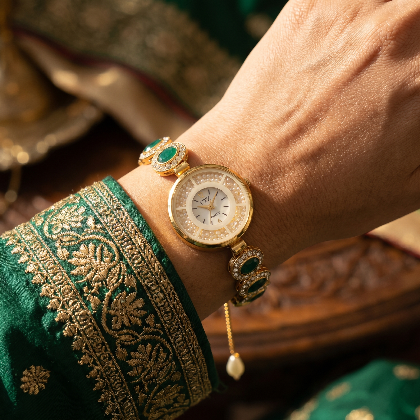 Elegant Emerald Stone Heritage Bracelet Watch