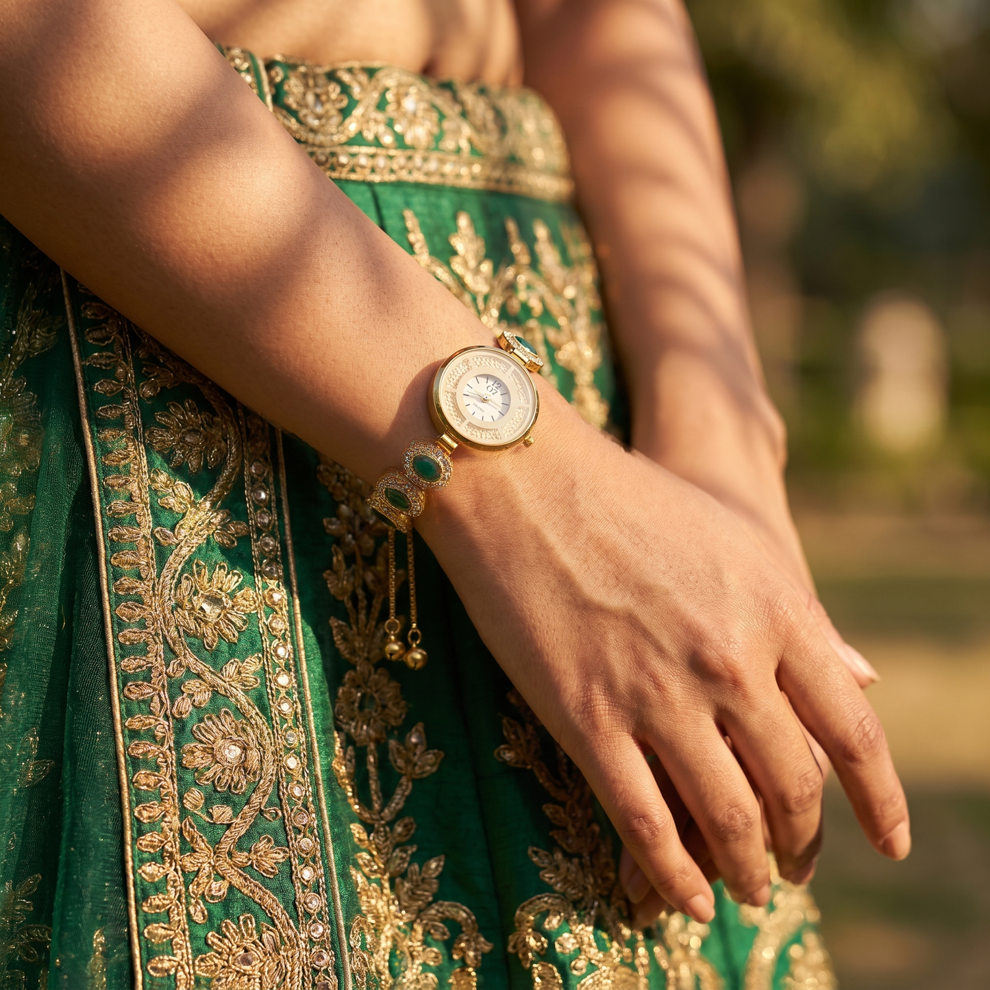 Elegant Emerald Stone Heritage Bracelet Watch